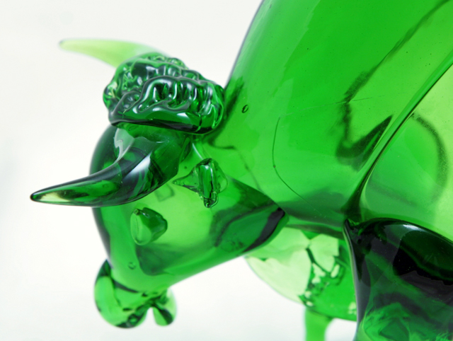 big-angry-charging-bull-art-glass-figurineb